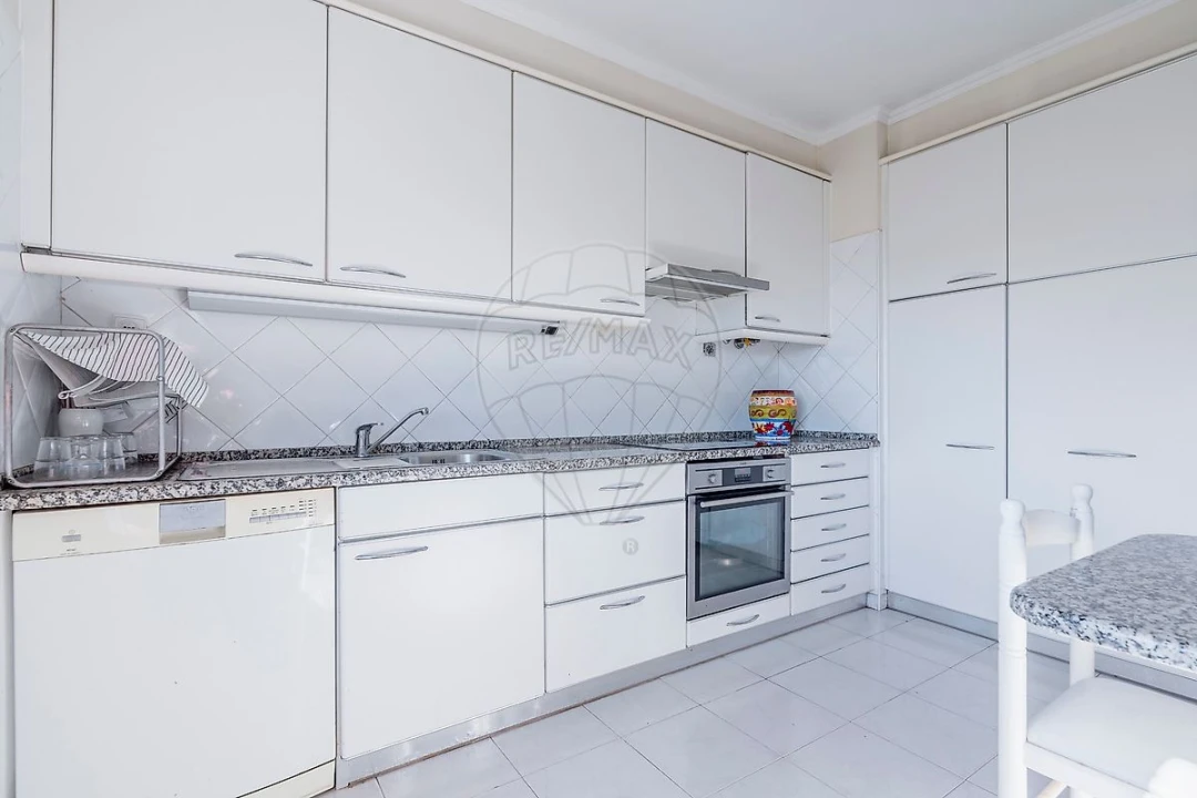 Apartamento T3 para Venda em Santo António dos Cavaleiros e Frielas Foto 6