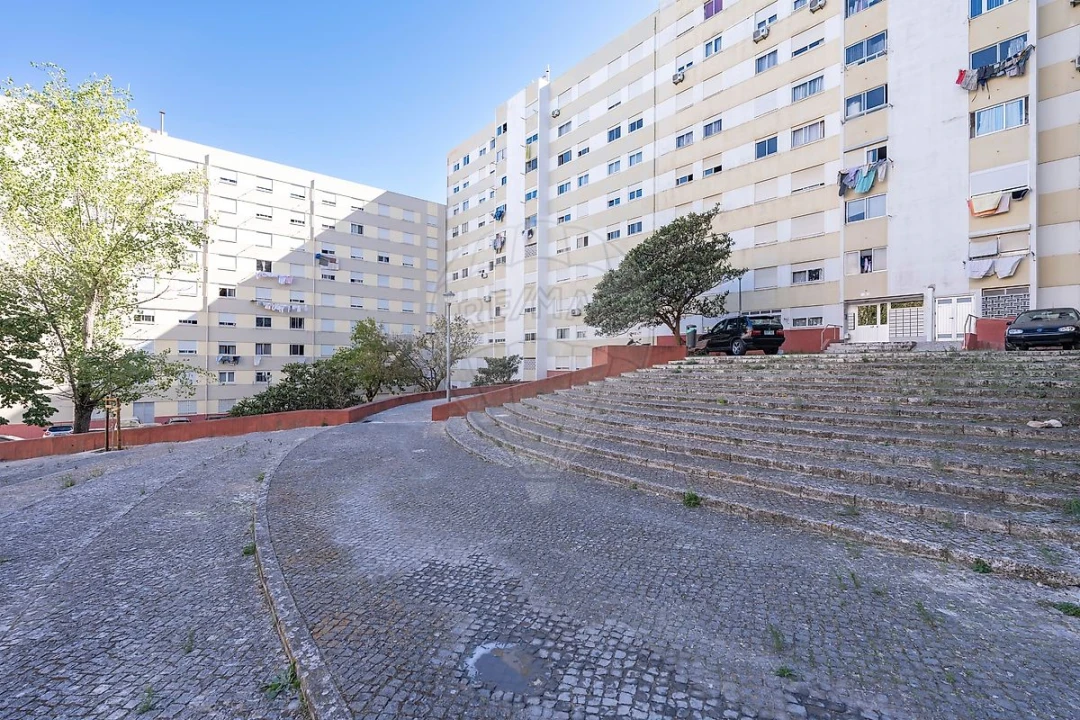 Apartamento T3 para Venda em Santo António dos Cavaleiros e Frielas Foto 33