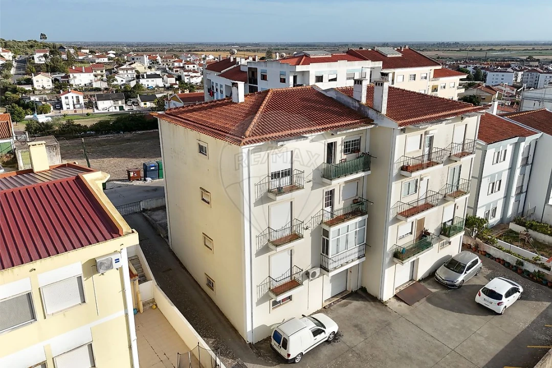 Apartamento T2 para Venda em Azambuja Foto 4