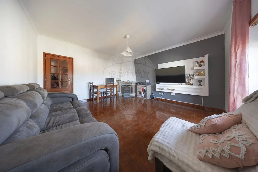 Apartamento T2 para Venda em Azambuja Foto 13