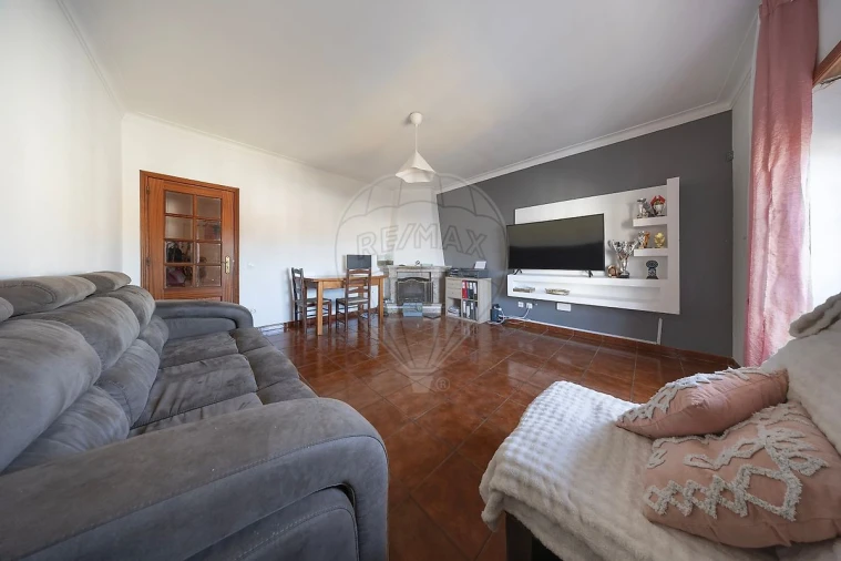 Apartamento T2 para Venda em Azambuja Foto 13