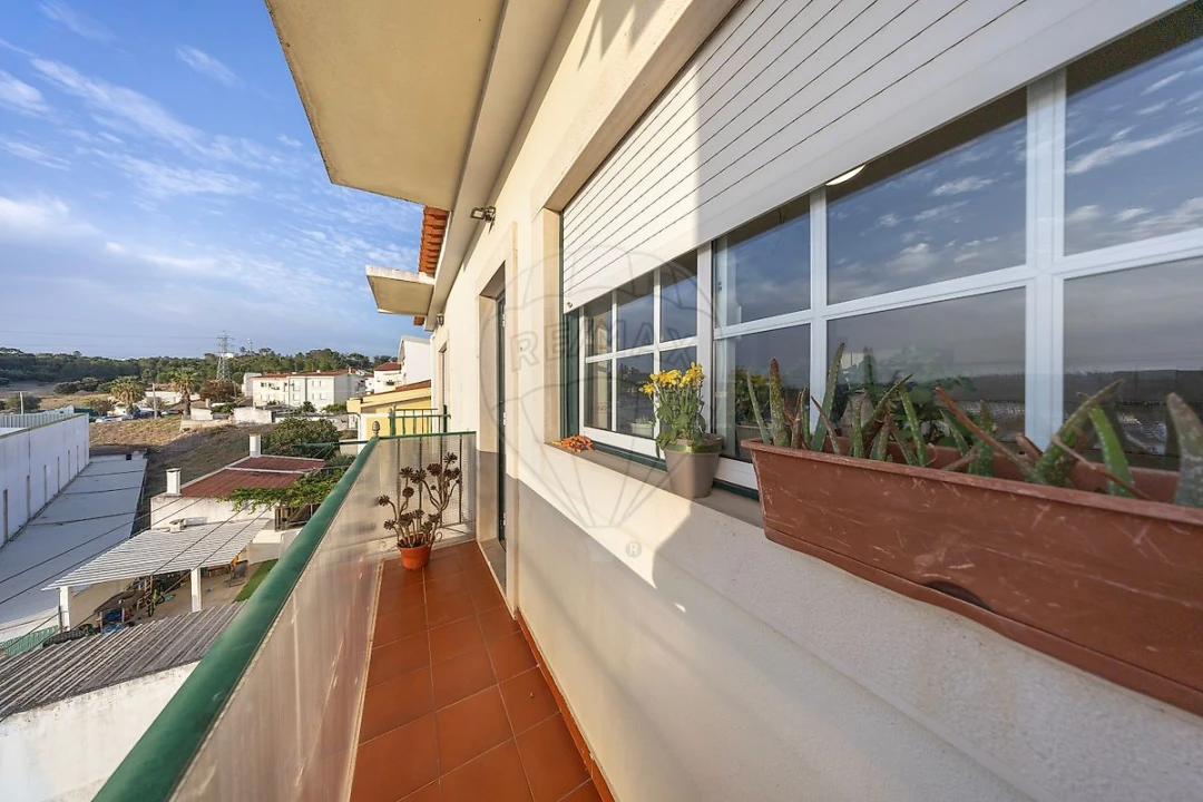 Apartamento T2 para Venda em Azambuja Foto 36
