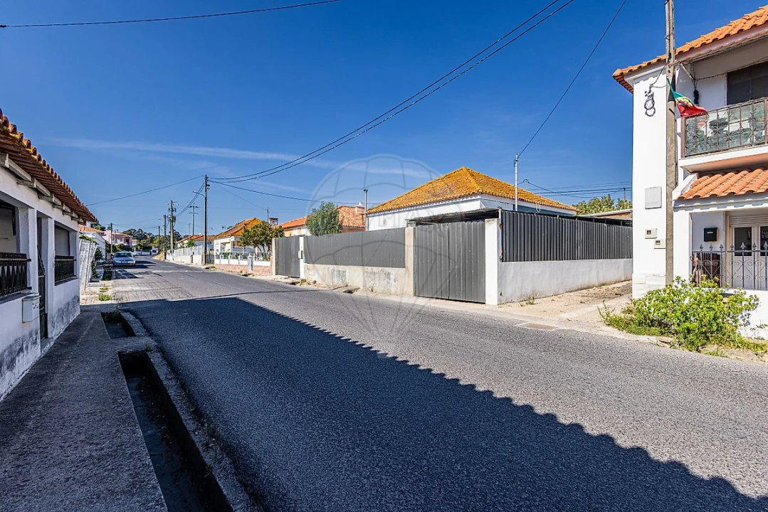 Moradia T2 para Venda em Azambuja Foto 8