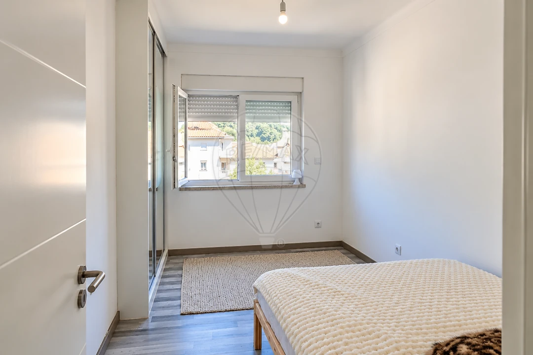 Apartamento T2 para Venda em Teixoso e Sarzedo Foto 1