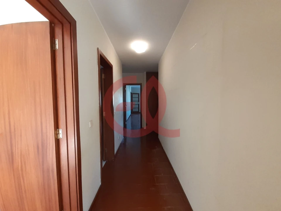 Apartamento T2 para Venda em Darque Foto 8