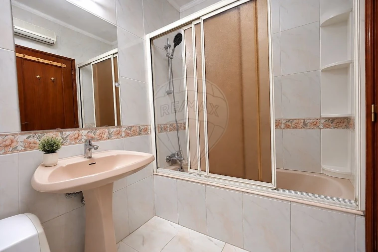 Apartamento T2 para Venda em Campanhã Foto 13