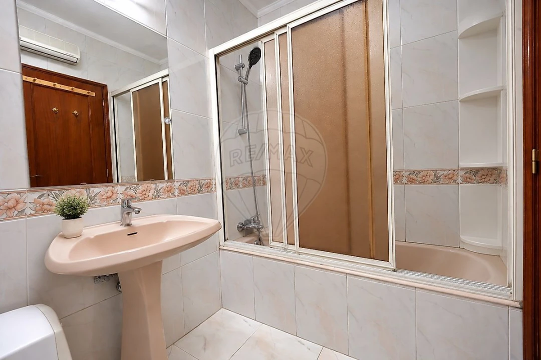 Apartamento T2 para Venda em Campanhã Foto 13