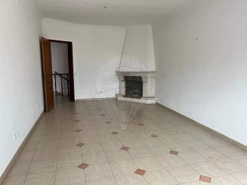 Apartamento T3 para Arrendamento em Almeirim
