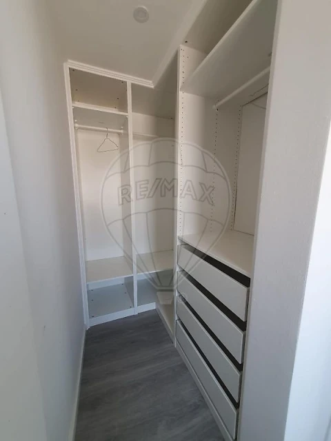 Moradia T5 para Venda em Algueirão-Mem Martins