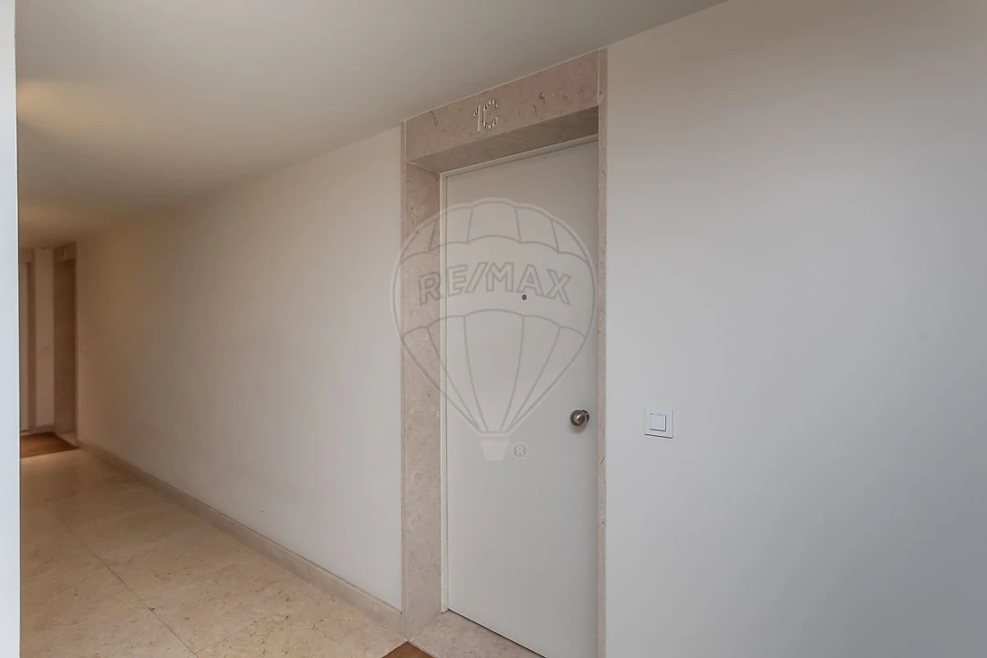 Apartamento T1 para Arrendamento em Avenidas Novas Foto 15