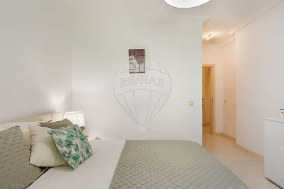 Apartamento T2 para Arrendamento em Santa Maria e São Miguel, São Martinho, São Pedro Penaferrim