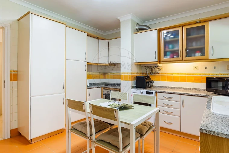 Apartamento T2 para Arrendamento em Santa Maria e São Miguel, São Martinho, São Pedro Penaferrim Foto 4