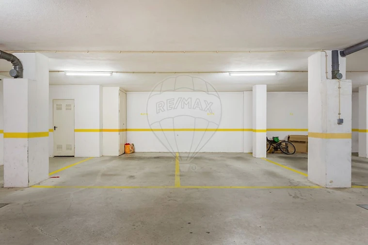 Apartamento T2 para Arrendamento em Santa Maria e São Miguel, São Martinho, São Pedro Penaferrim Foto 24