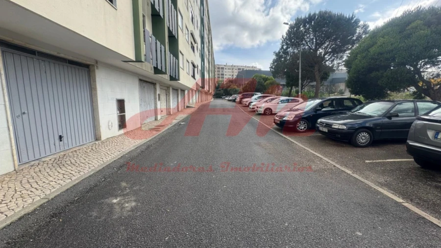 Garagem para Arrendamento em Cacém e São Marcos