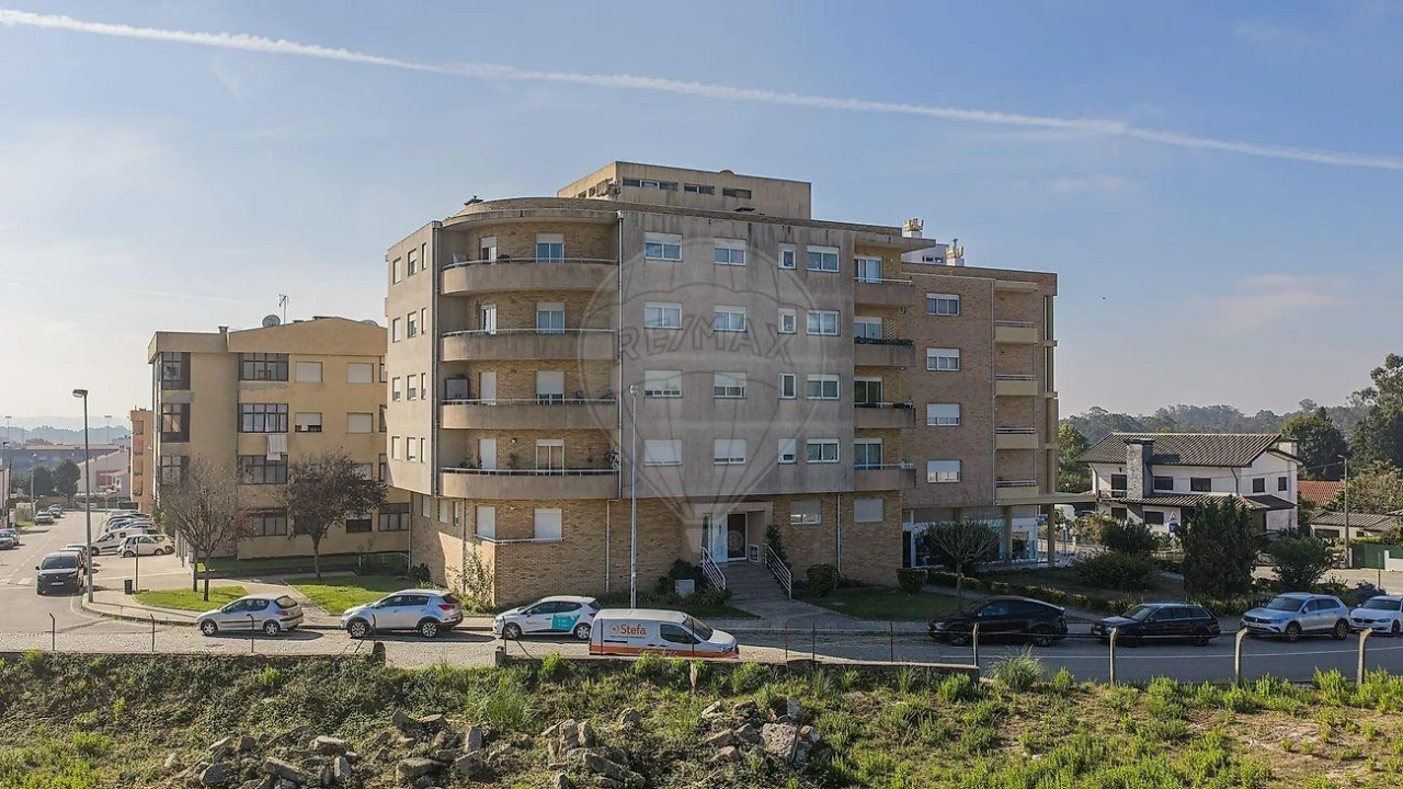 Apartamento T3 para Venda em Castêlo da Maia Foto 2