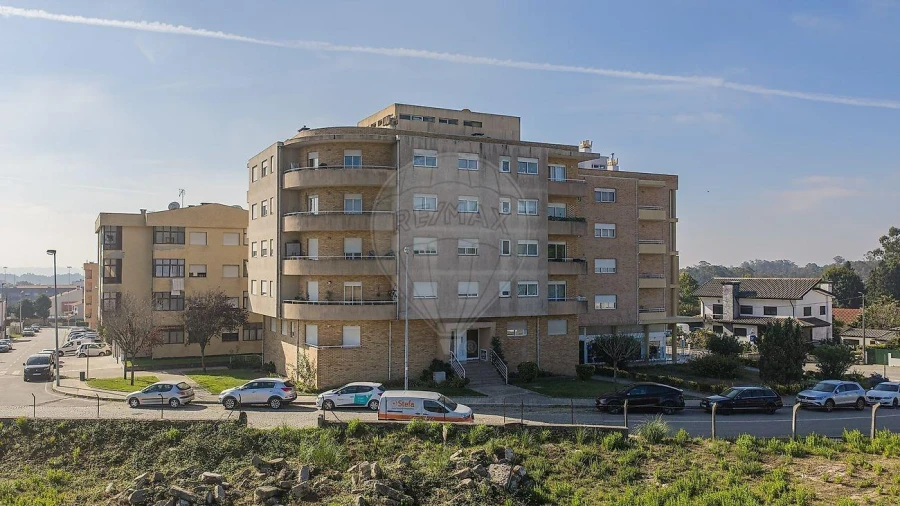 Apartamento T3 para Venda em Castêlo da Maia Foto 2