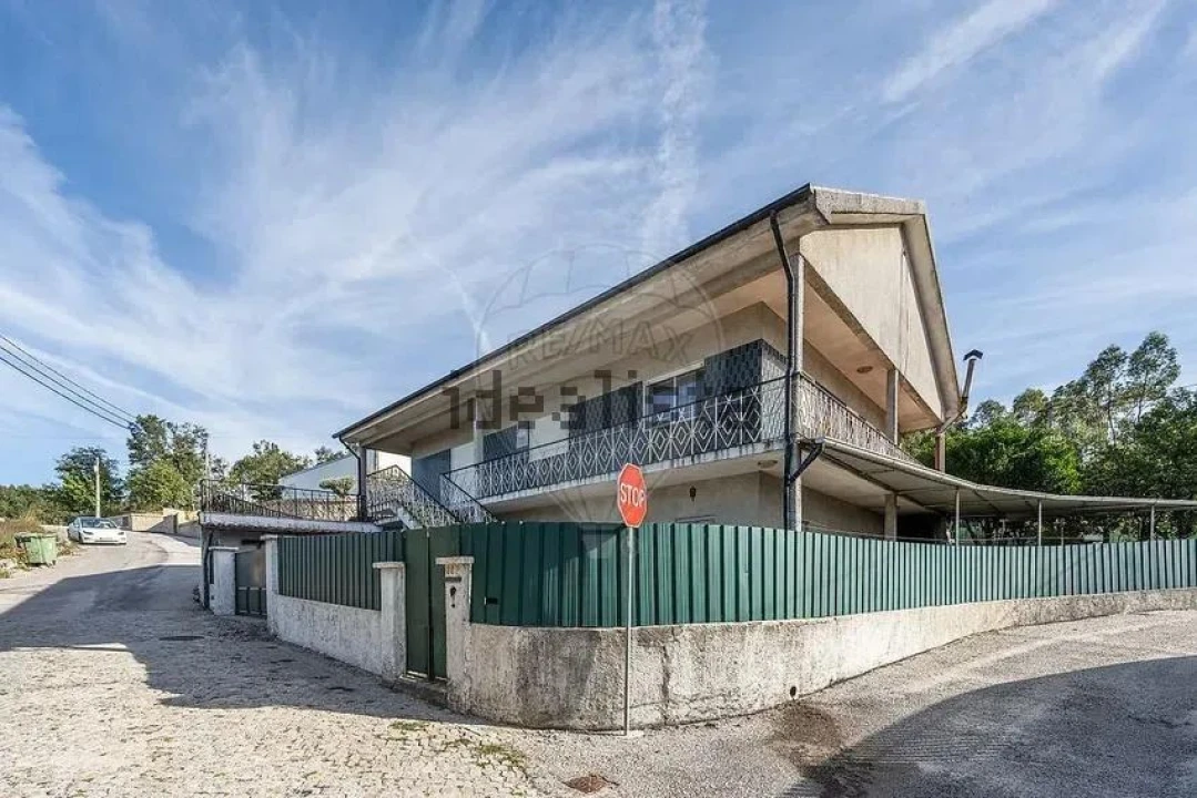 Moradia T4 para Venda em Cernadelo e Lousada (São Miguel e Santa Margarida) Foto 1