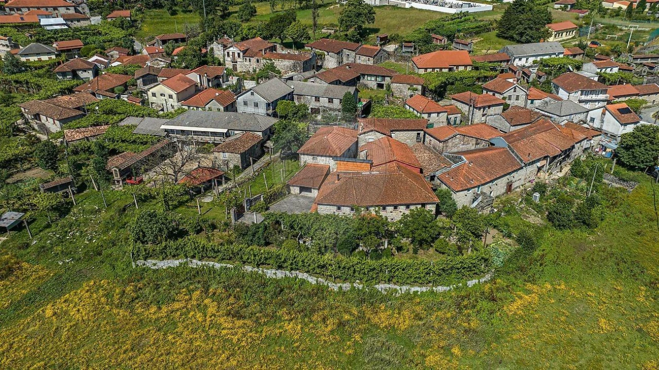 Moradia T4 para Venda em Covide Foto 3