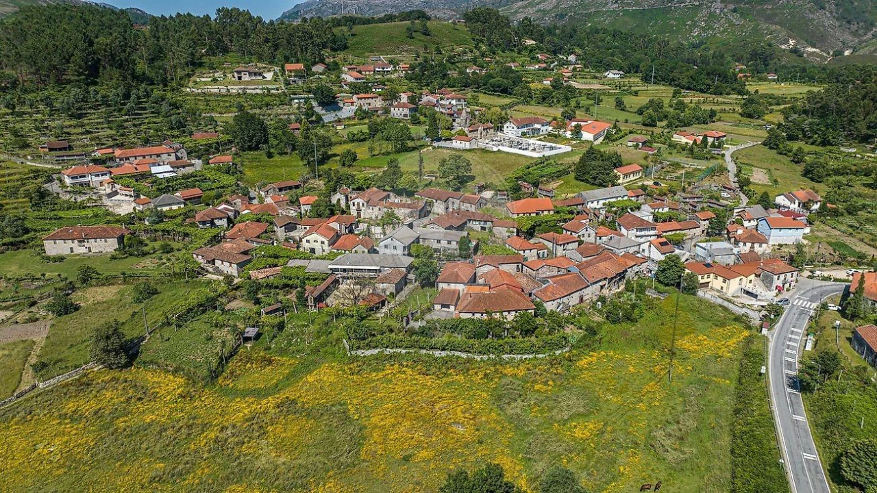 Moradia T4 para Venda em Covide Foto 4
