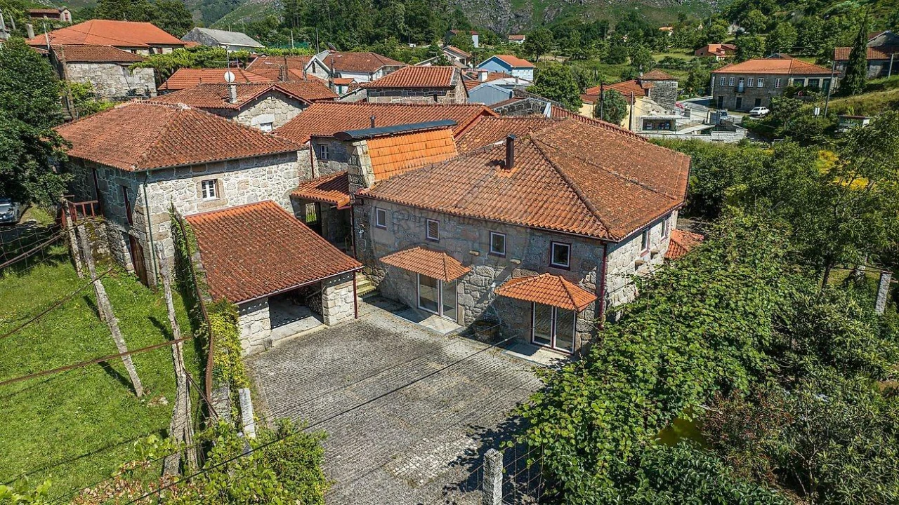 Moradia T4 para Venda em Covide Foto 9