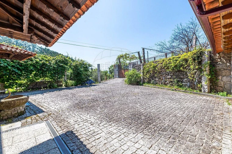 Moradia T4 para Venda em Covide Foto 18