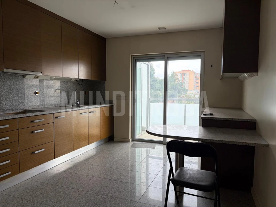 Apartamento T3 para Arrendamento em Nogueira, Fraião e Lamaçães Foto 3