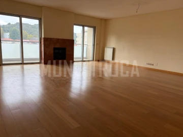 Apartamento T3 para Arrendamento em Nogueira, Fraião e Lamaçães