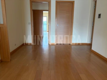 Apartamento T3 para Arrendamento em Nogueira, Fraião e Lamaçães