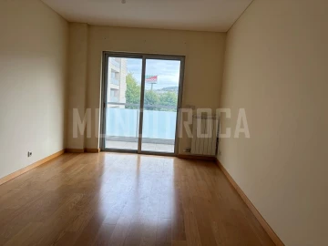 Apartamento T3 para Arrendamento em Nogueira, Fraião e Lamaçães