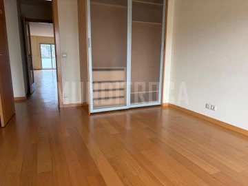 Apartamento T3 para Arrendamento em Nogueira, Fraião e Lamaçães