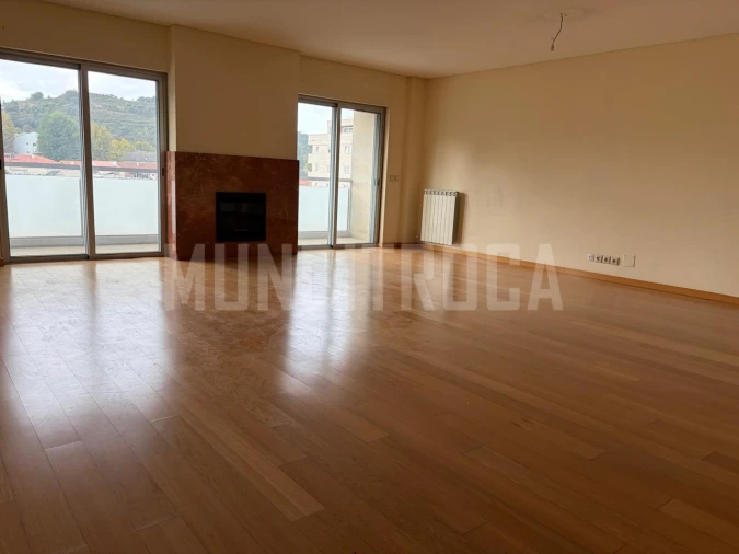 Apartamento T3 para Arrendamento em Nogueira, Fraião e Lamaçães Foto 5