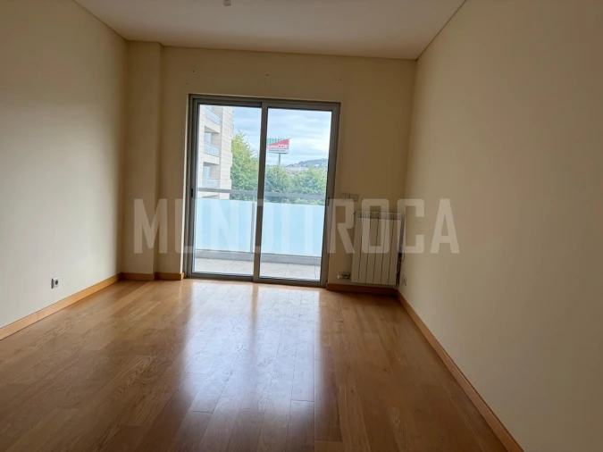 Apartamento T3 para Arrendamento em Nogueira, Fraião e Lamaçães Foto 11