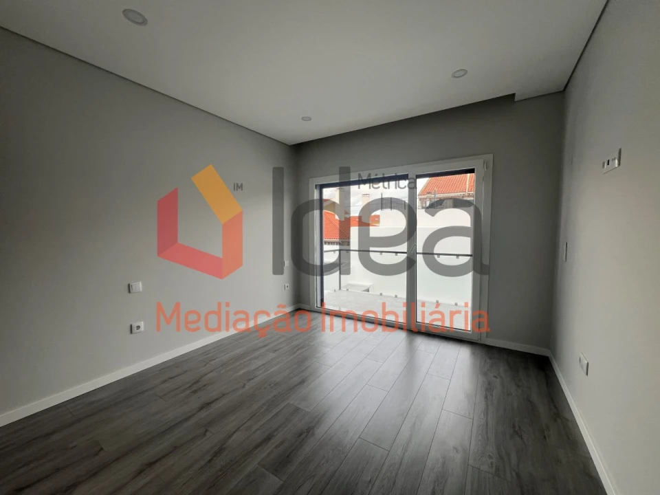 Moradia T1 para Venda em Fernao Ferro Foto 16