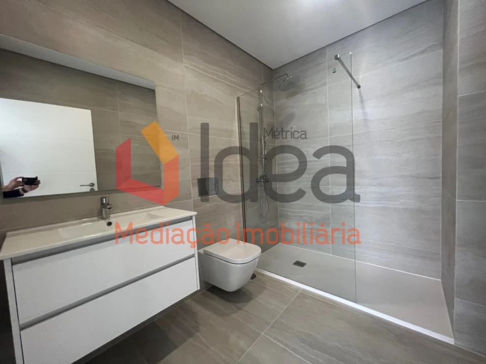 Moradia T1 para Venda em Fernao Ferro Foto 18