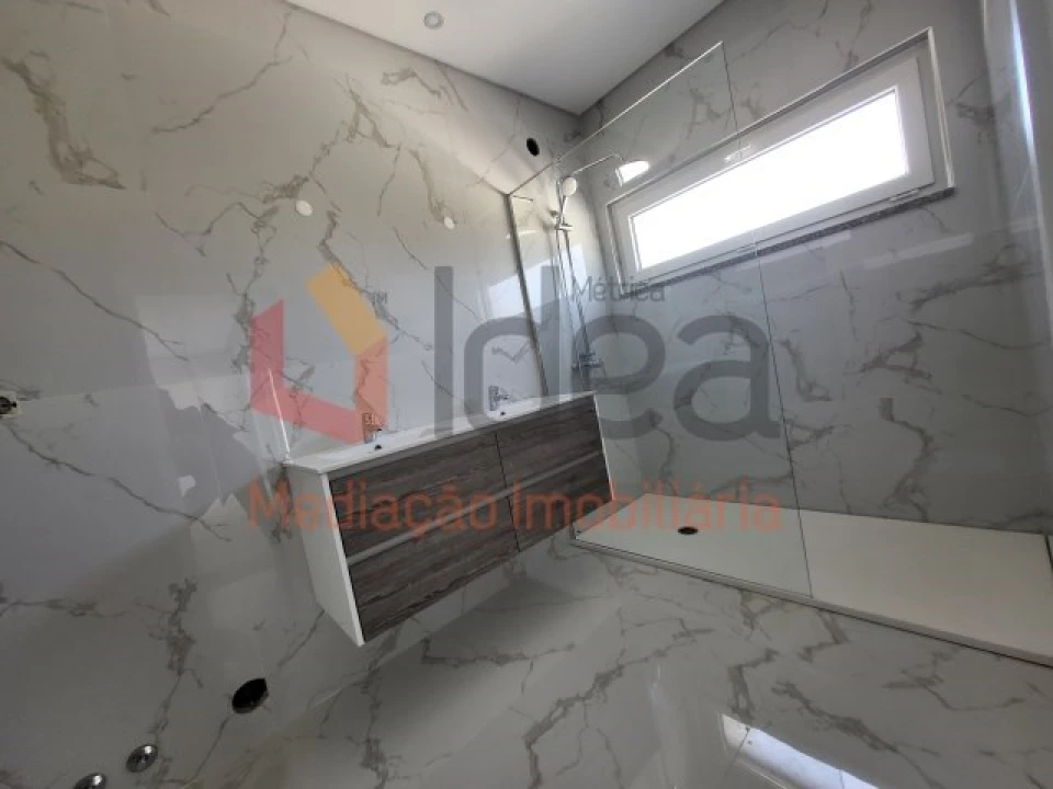 Moradia T1 para Venda em Fernao Ferro Foto 13