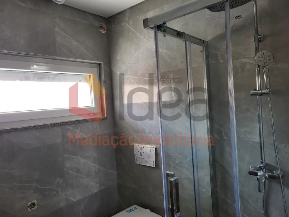 Moradia T1 para Venda em Fernao Ferro Foto 20