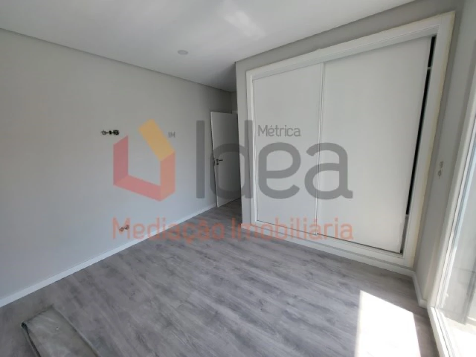 Moradia T1 para Venda em Fernao Ferro Foto 19