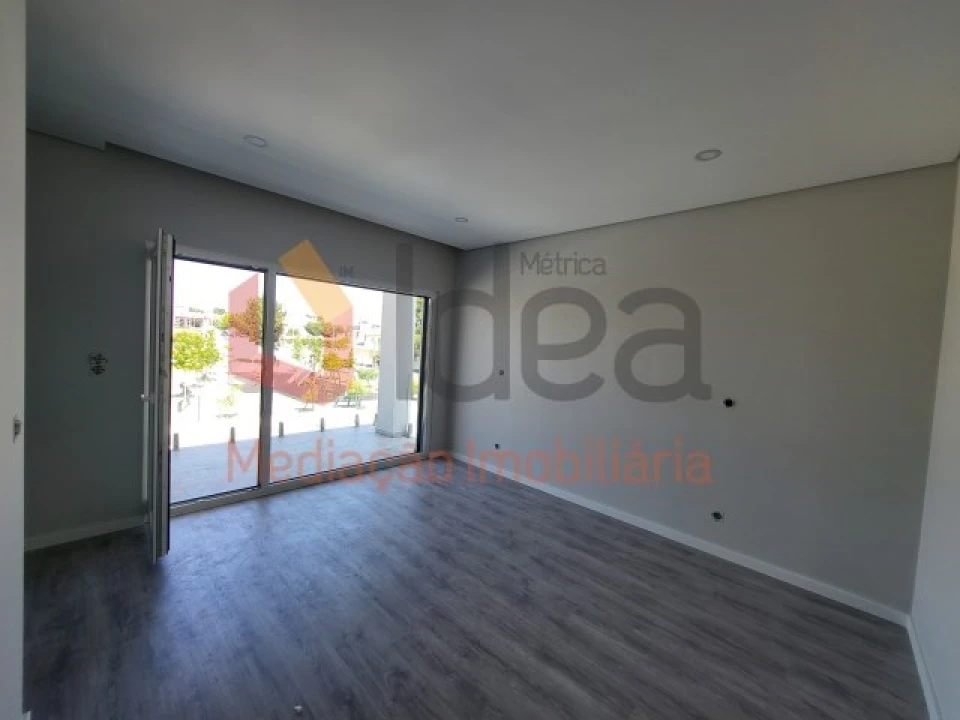 Moradia T1 para Venda em Fernao Ferro Foto 21