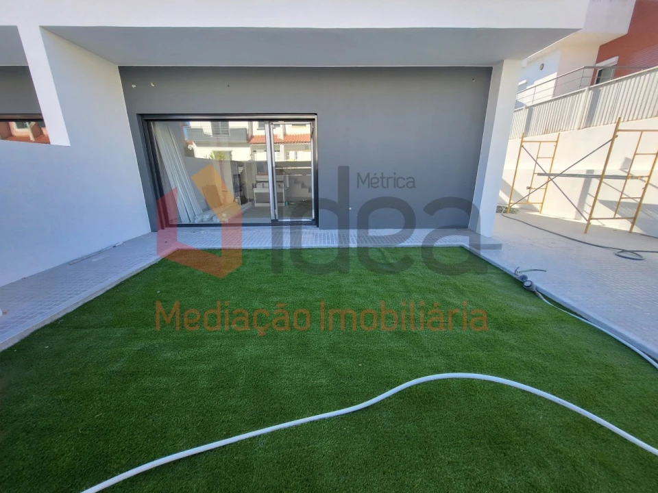 Moradia T1 para Venda em Fernao Ferro Foto 22