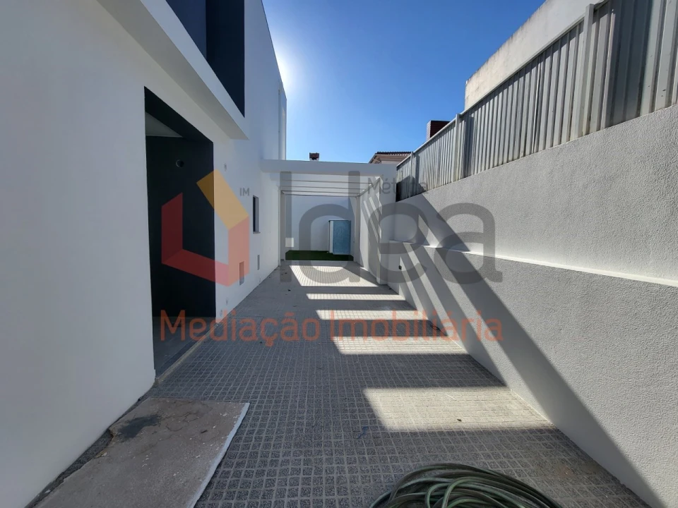 Moradia T1 para Venda em Fernao Ferro Foto 24