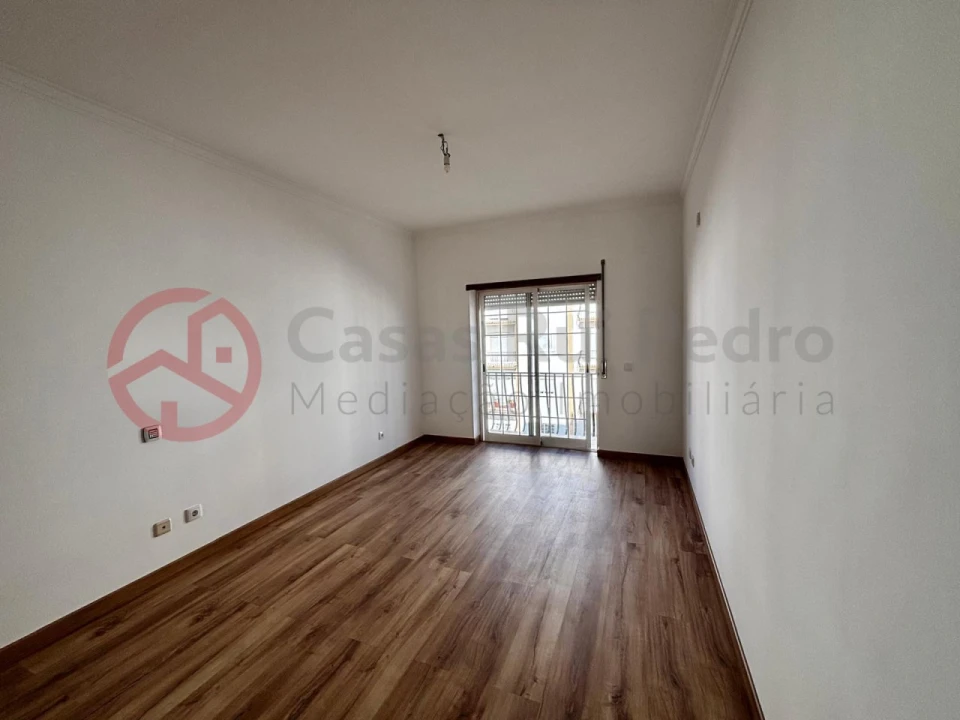 Apartamento T2 para Venda em Amora Foto 3