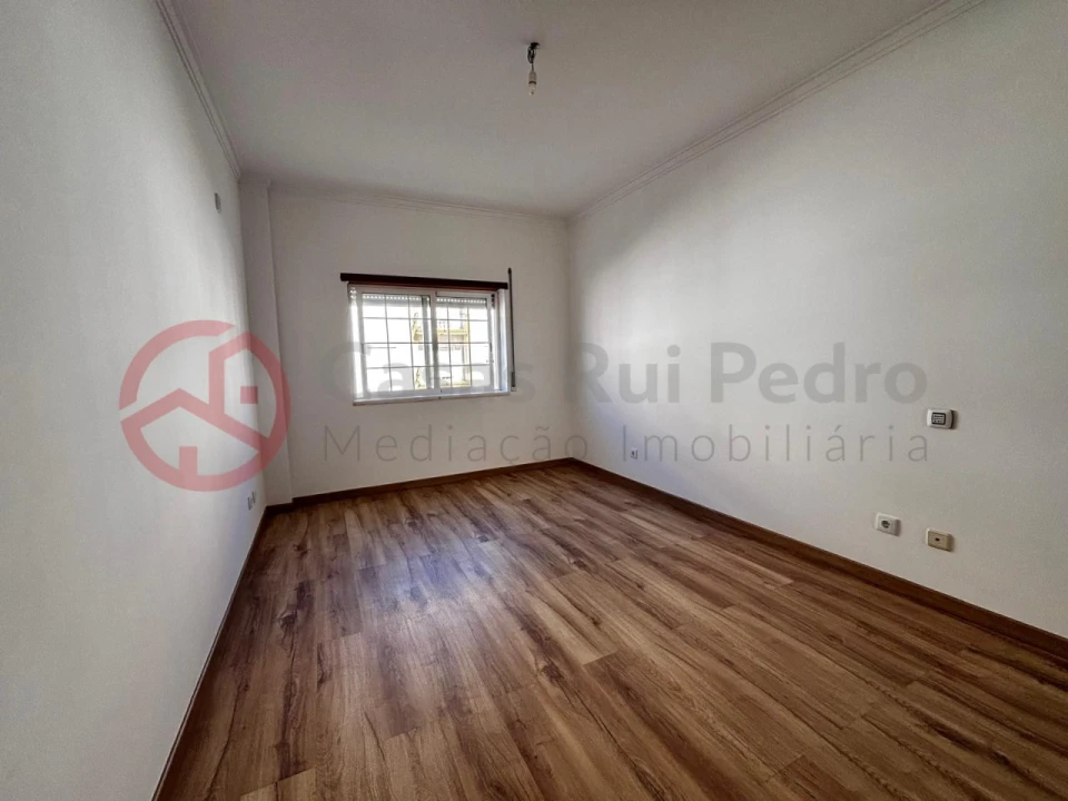 Apartamento T2 para Venda em Amora Foto 9