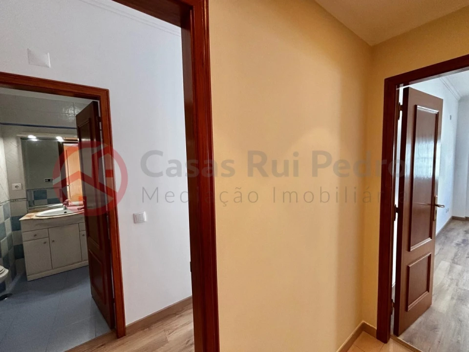 Apartamento T2 para Venda em Amora Foto 14