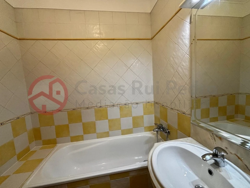 Apartamento T2 para Venda em Amora Foto 17