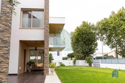 Moradia T4 para Venda em Nadadouro