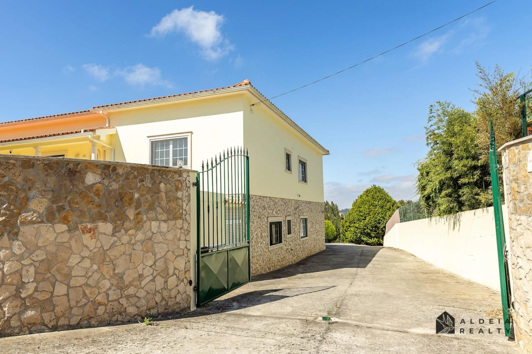 Moradia T4 para Venda em Salir de Matos Foto 21