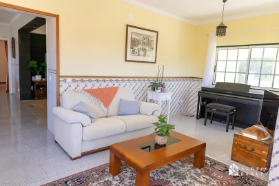 Moradia T4 para Venda em Salir de Matos