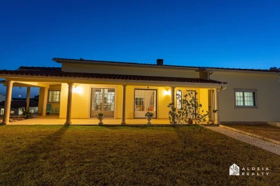 Moradia T4 para Venda em Salir de Matos