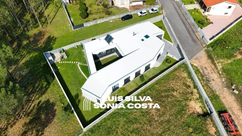 Moradia T5 para Venda em São João de Ver
