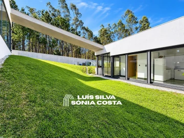 Moradia T5 para Venda em São João de Ver